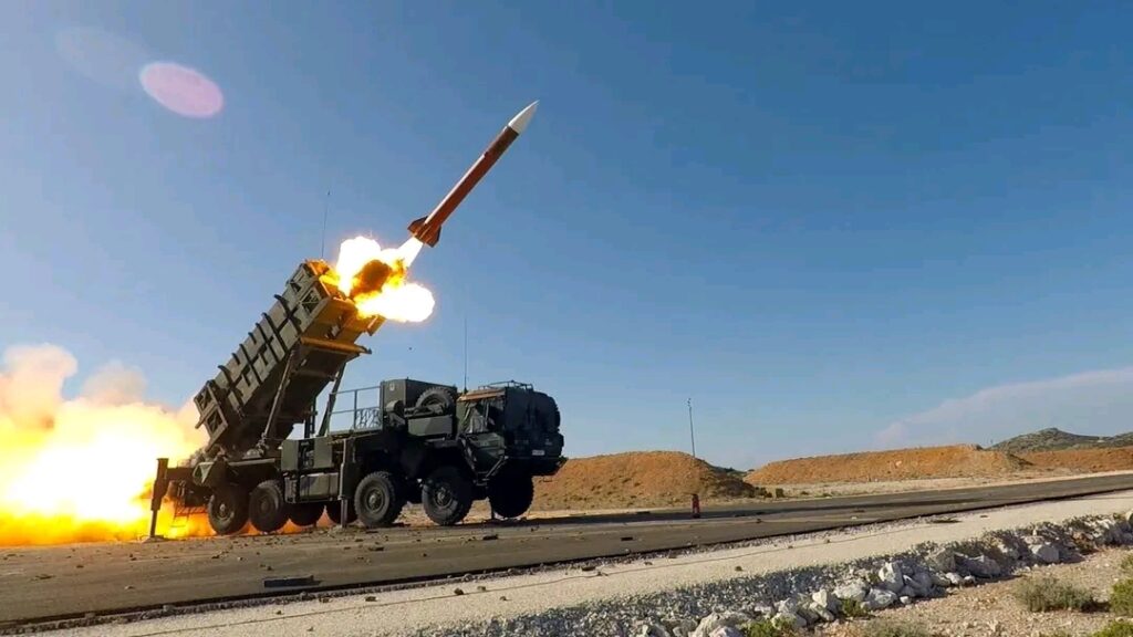 États-Unis : Trump suspend certaines livraisons d’armes à l’Ukraine, invoquant l’épuisement des stocks américains