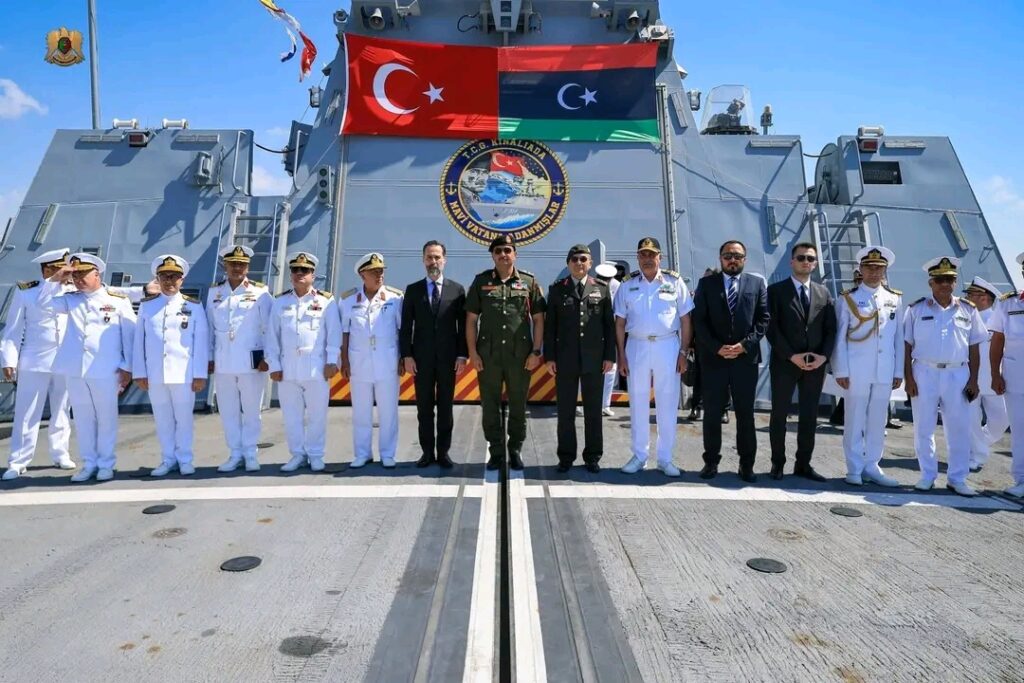 Libye : La corvette turque TCG Kınalıada effectue une escale historique à Benghazi, accueillie par Saddam Haftar