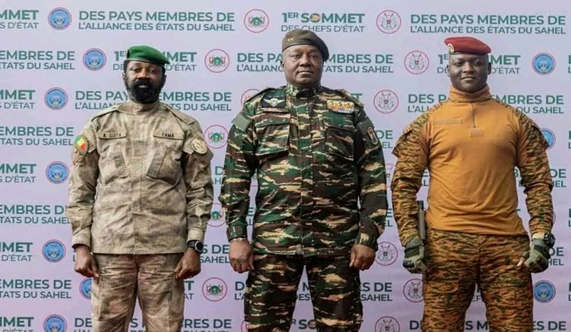 Afrique de l’Ouest : Le Burkina Faso et le Mali boycottent le sommet militaire africain à Abuja, le Niger seul représentant de l’AES