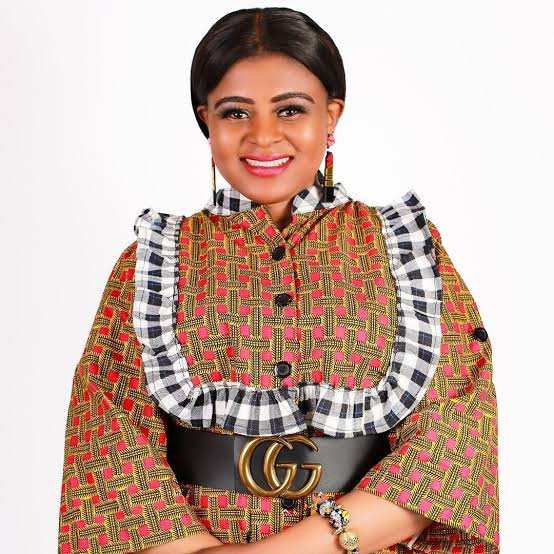 Elizabeth Amoaa, la femme aux deux utérus, deux cols de l’utérus et deux vagins, témoigne avec courage