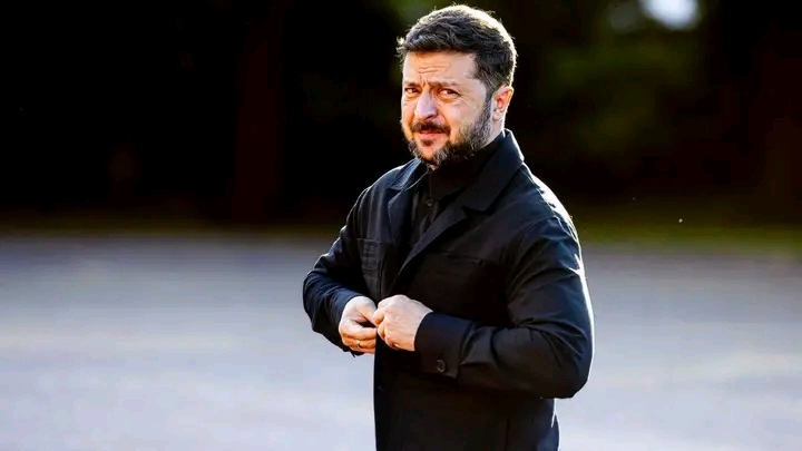 États-Unis: Zelensky abandonne l’uniforme militaire pour rencontrer Trump à la Maison-Blanche