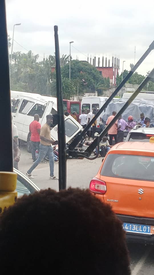 Côte d'Ivoire / Grave accident de la circulation à la Riviera : Un camion fait une sortie route