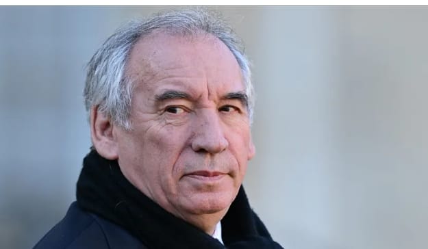 François Bayrou dénonce une coalition de circonstance contre son gouvernement à la veille d’un vote décisif