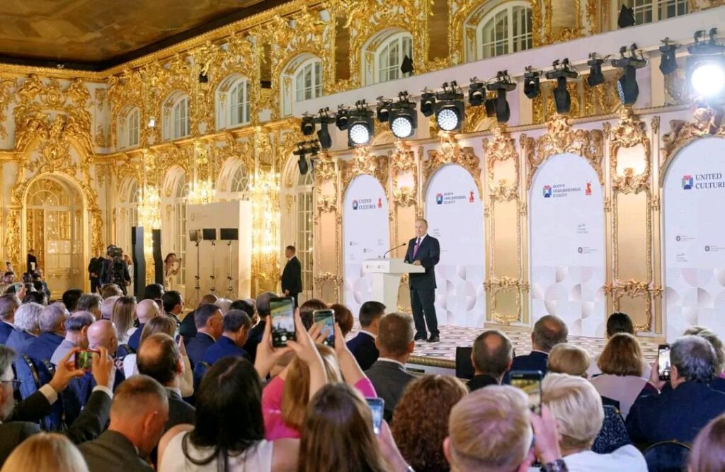 Russie / Forum de Tianjin: Vladimir Poutine plaide pour une culture nationale ouverte mais enracinée