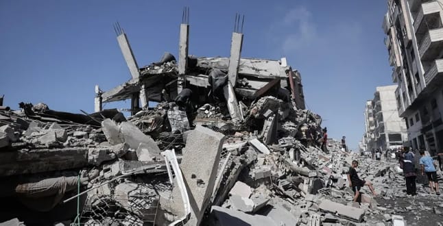 Gaza : Nouvelles frappes israéliennes sur des écoles de l’UNRWA, des milliers de déplacés en détresse