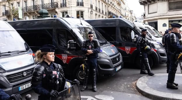 France : des cheminots envahissent Bercy lors de la mobilisation sociale du 18 septembre
