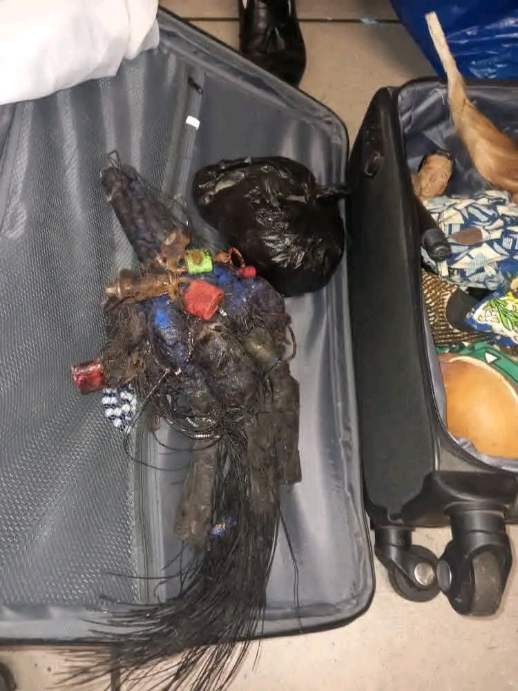 Gabon / Société: Deux passagers béninois interpellés avec des valises de fétiches à l’aéroport de Libreville