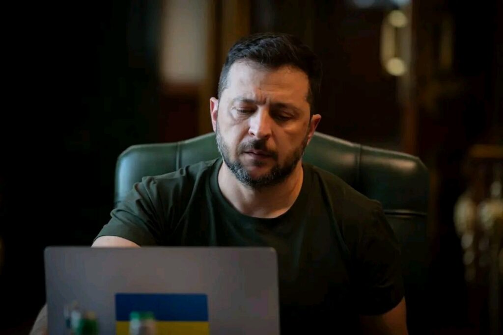 Ukraine / Politique: Des tensions émergent au sein du parti de Zelensky sur fond de critiques internes