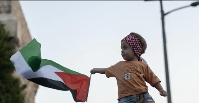 Australie : Antoinette Lattouf obtient un dédommagement supplémentaire après son licenciement controversé à l’ABC