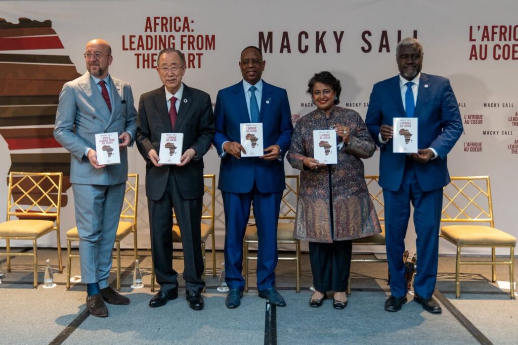 New York : Macky Sall dédicace son livre, une apparition inattendue marque la cérémonie
