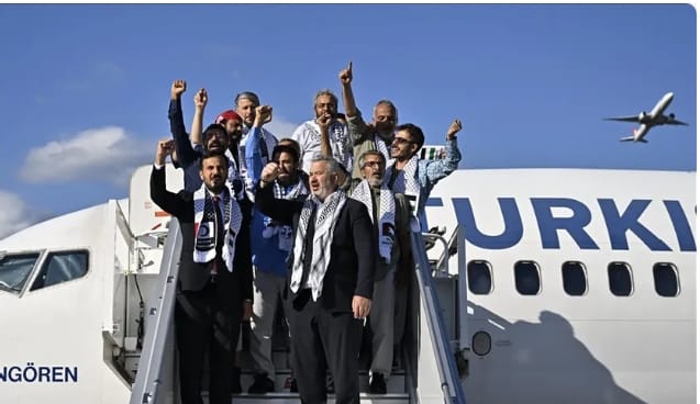 Flottille pour Gaza : les militants libérés accueillis en héros en Türkiye