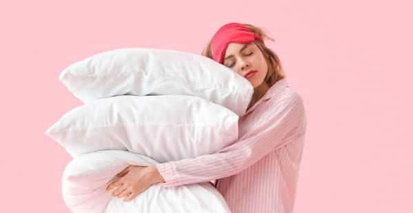 Oreillers et sommeil : combien en faut-il vraiment pour protéger votre cou ?