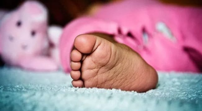 Tentative d’enlèvement à Sédhiou : une femme interceptée avec le bébé d’une patiente à l’hôpital régional