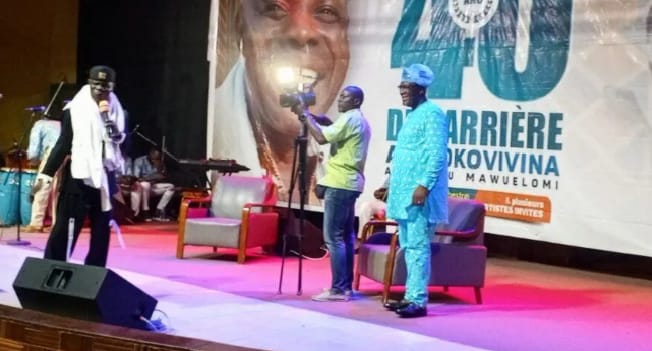 Togo : Azé Kokovivina célèbre 40 ans de carrière et rend hommage à ses mentors