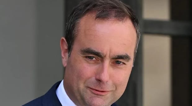 France : l’opposition pousse Macron dans ses retranchements après la démission du Premier ministre