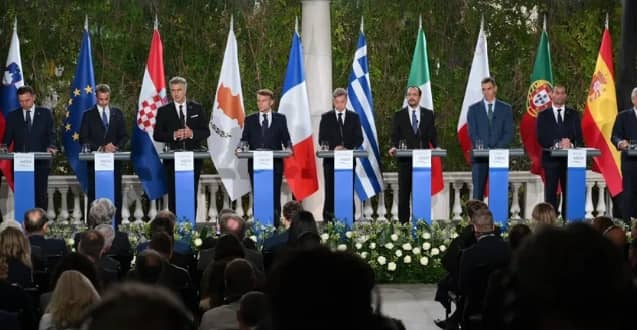 Macron met en garde : « Aucun dialogue sur l’Ukraine sans les Ukrainiens autour de la table »