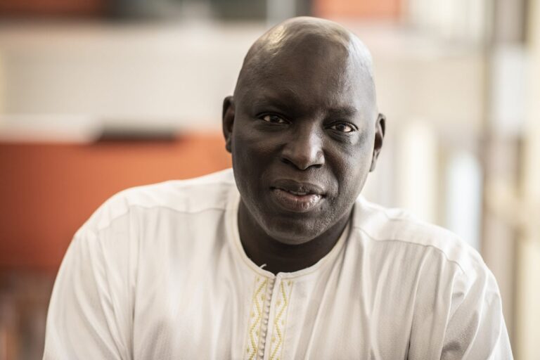 Sénégal – Le patron de presse Madiambal Diagne interpellé en France : la justice sénégalaise à l’épreuve de la transparence