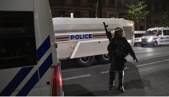 Halloween à Paris : une fête virant à la confrontation entre jeunes et forces de l’ordre