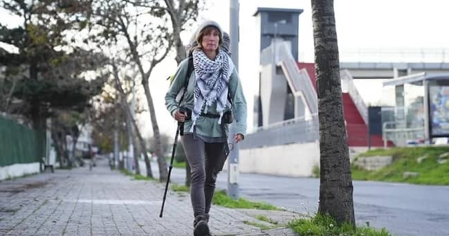 Une Britannique marche 6 mois jusqu’à Istanbul pour soutenir la Palestine : un périple de solidarité et d’humanité
