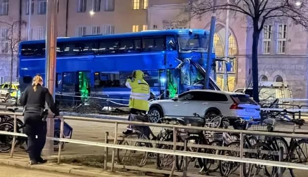 Drame à Stockholm : plusieurs victimes lors d’un incident à un arrêt de bus