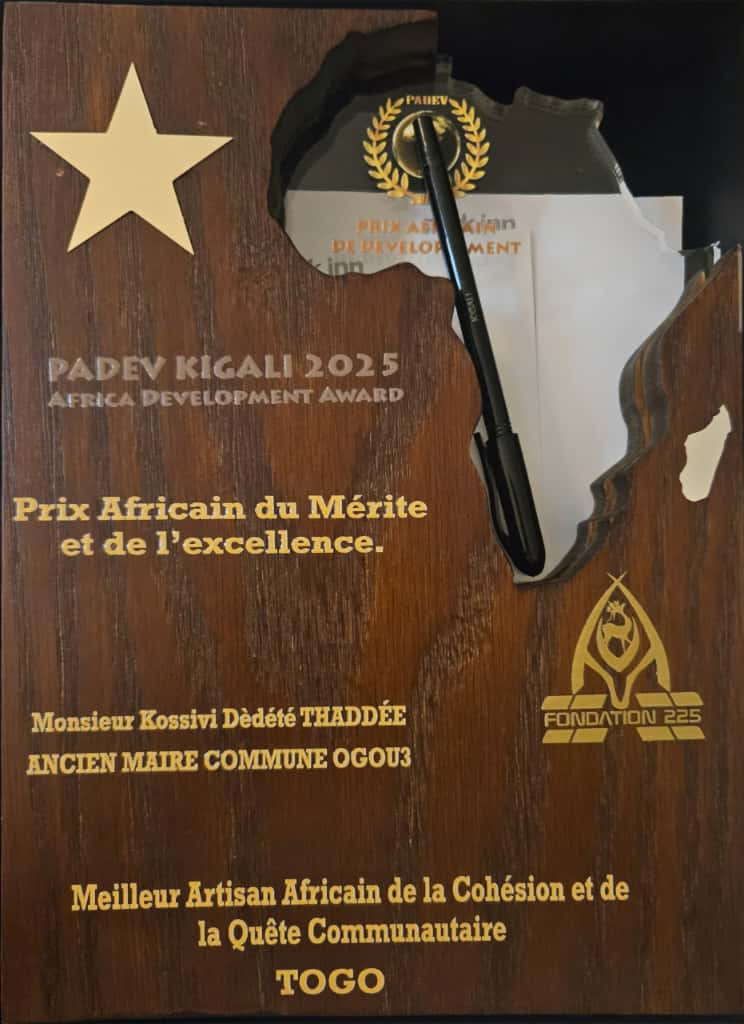 Rwanda/Distinction continentale : Kossivi Dédété Thaddée sacré Meilleur Artisan Africain de la Cohésion et de la Quête Communautaire