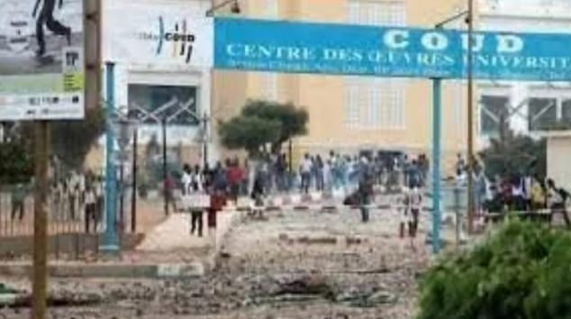 UCAD : Les retards de bourses rallument la colère étudiante et provoquent des affrontements