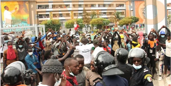 UCAD : Les étudiants réclament le versement intégral des bourses et menacent de paralyser l’université