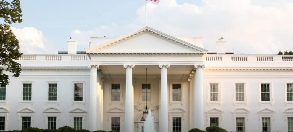 L’Amérique se regarde dans le miroir de Monroe : chronique d’une hégémonie qui refuse de vieillir