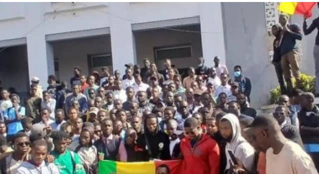 UCAD : Grève suspendue, vigilance maintenue – les étudiants préparent une marche vers le Palais