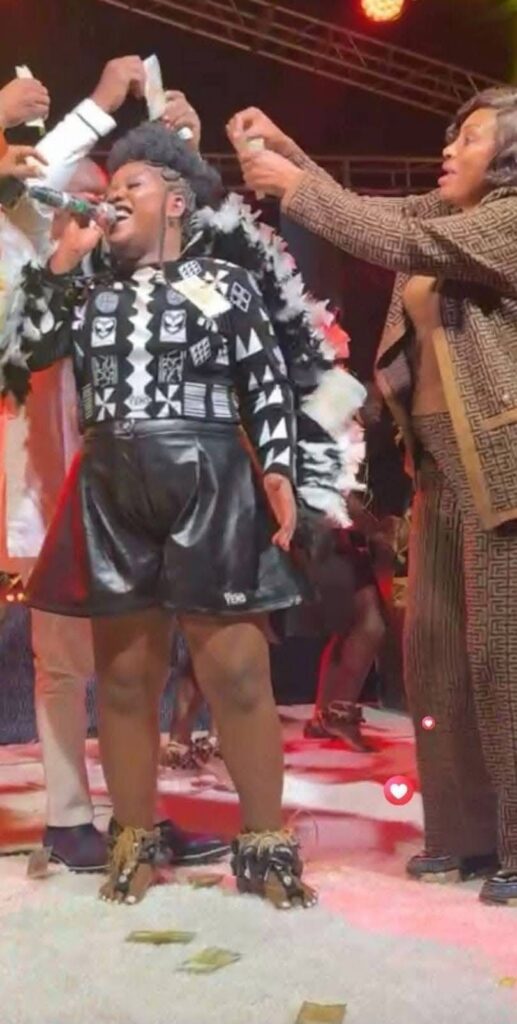 MODE : QUAND KRYS M « BEYONCÉ-ISE » LE CAMEROUN !