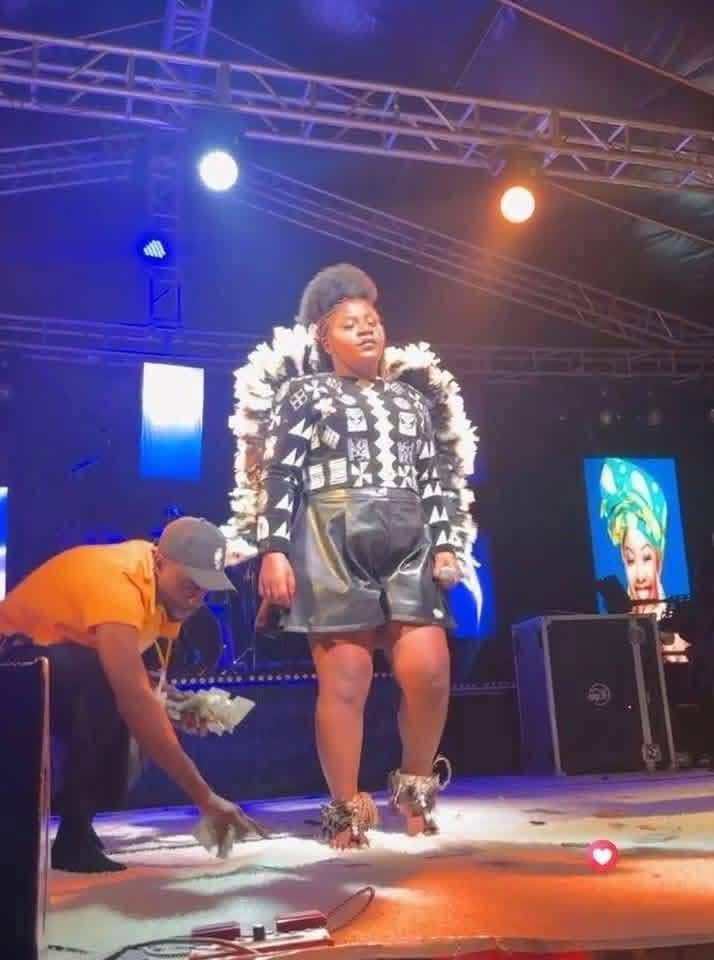 MODE : QUAND KRYS M « BEYONCÉ-ISE » LE CAMEROUN !