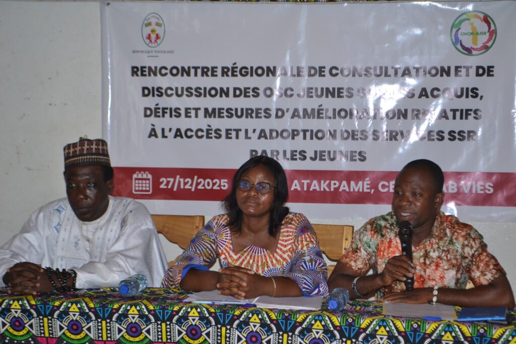 Togo/Plateaux Est : une concertation régionale pour renforcer l’accès des jeunes aux services de santé sexuelle et reproductive