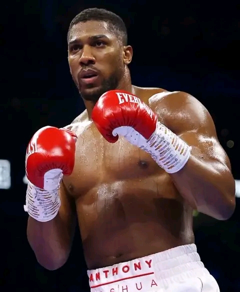 Nigeria : le boxeur Anthony Joshua impliqué dans un accident de la route ayant fait deux morts, selon la presse locale