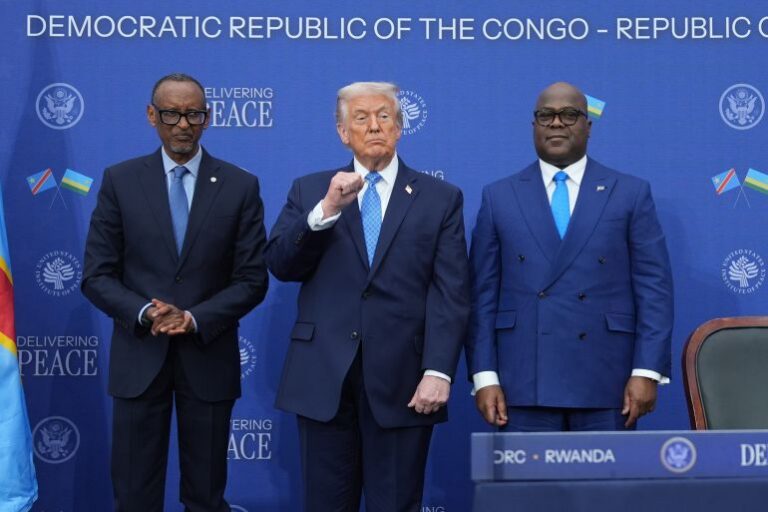 Washington met en scène un accord fragile entre Tshisekedi et Kagame : l’Afrique retient son souffle