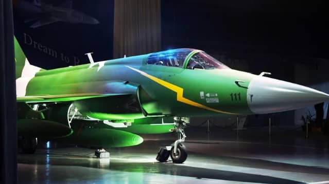 Islamabad et Dacca resserrent leurs liens militaires autour du chasseur JF-17 Thunder