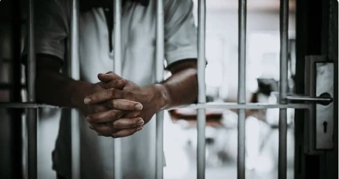 Accident sur la RN1 : deux hommes arrêtés pour un vol opportuniste de 1,4 million FCFA