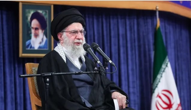 Khamenei assimile Trump à un « Pharaon » et prédit sa chute dans un contexte de tensions Iran-USA