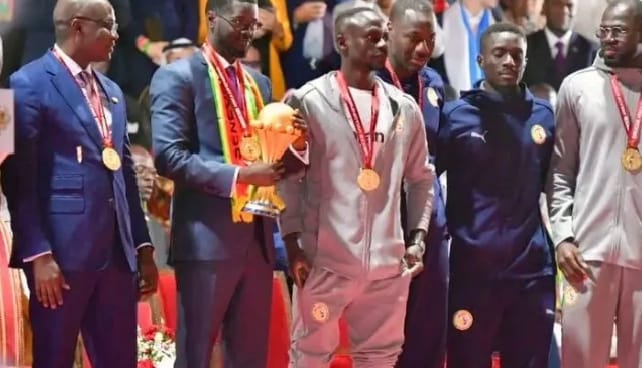 CAN 2025 : Diomaye Faye récompense les Lions avec des primes records et des terrains sur la Petite-Côte