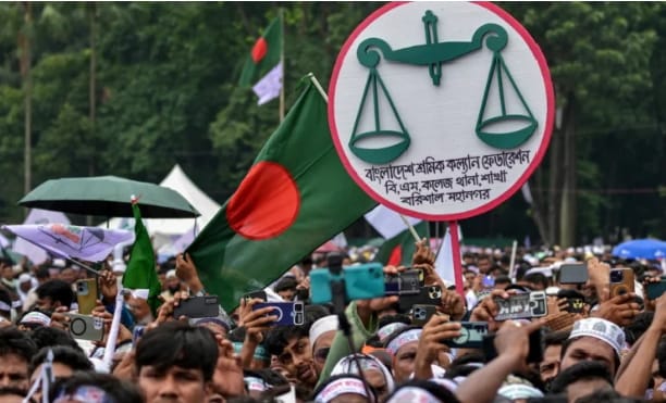 Bangladesh : la Jamaat-e-Islami renaît des ruines et bouscule le jeu politique à l’approche du scrutin de février