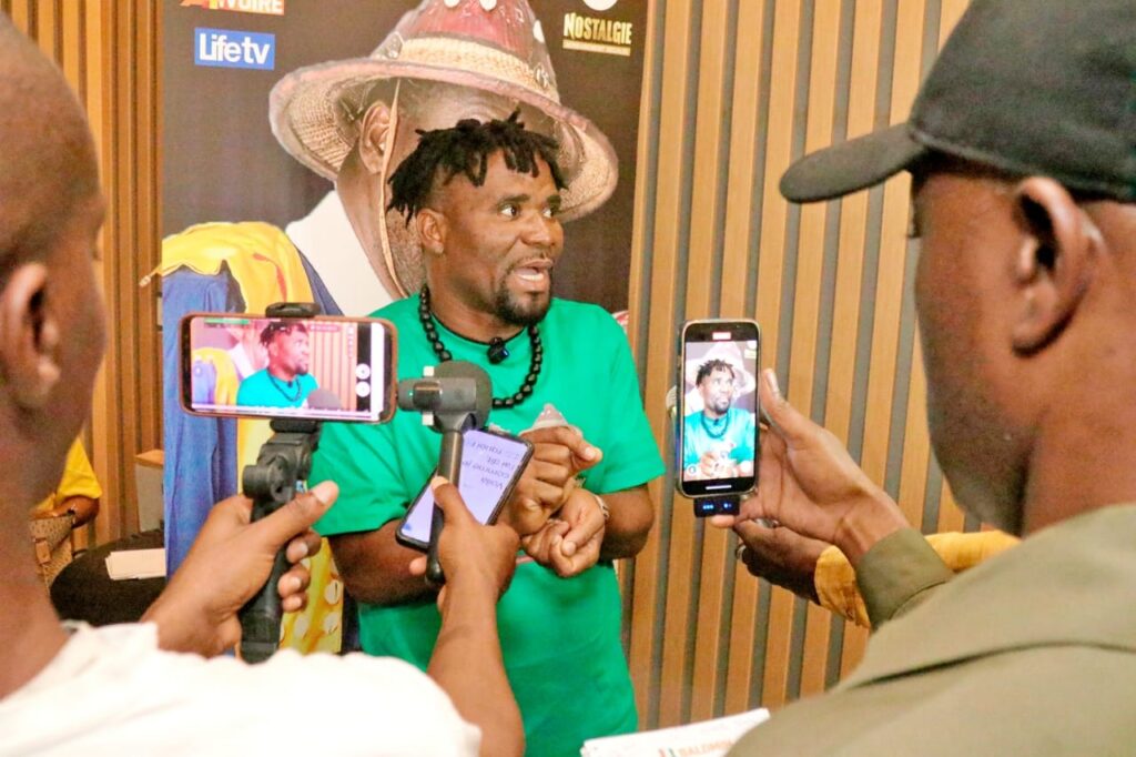 Culture / Humour : Boukary soutient les élèves en difficulté sur scène