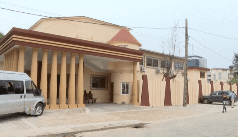 Bénin : Dix ans de prison requis contre un faux militaire américain.