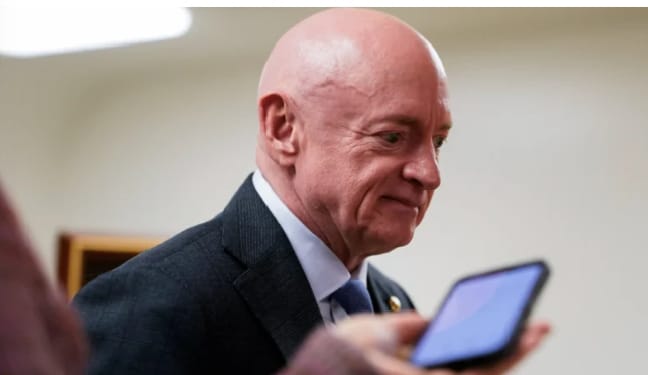 États-Unis : un juge bloque les sanctions contre un sénateur-vétéran et ravive le débat sur la liberté d’expression militaire