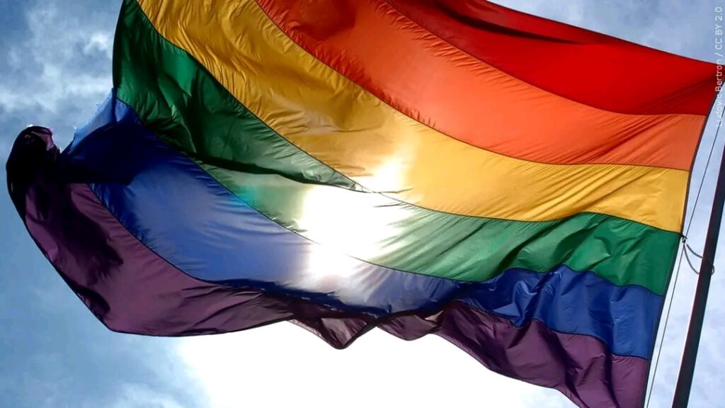 Sénégal : la « traque » anti-LGBT+ pousse la communauté à l’exil