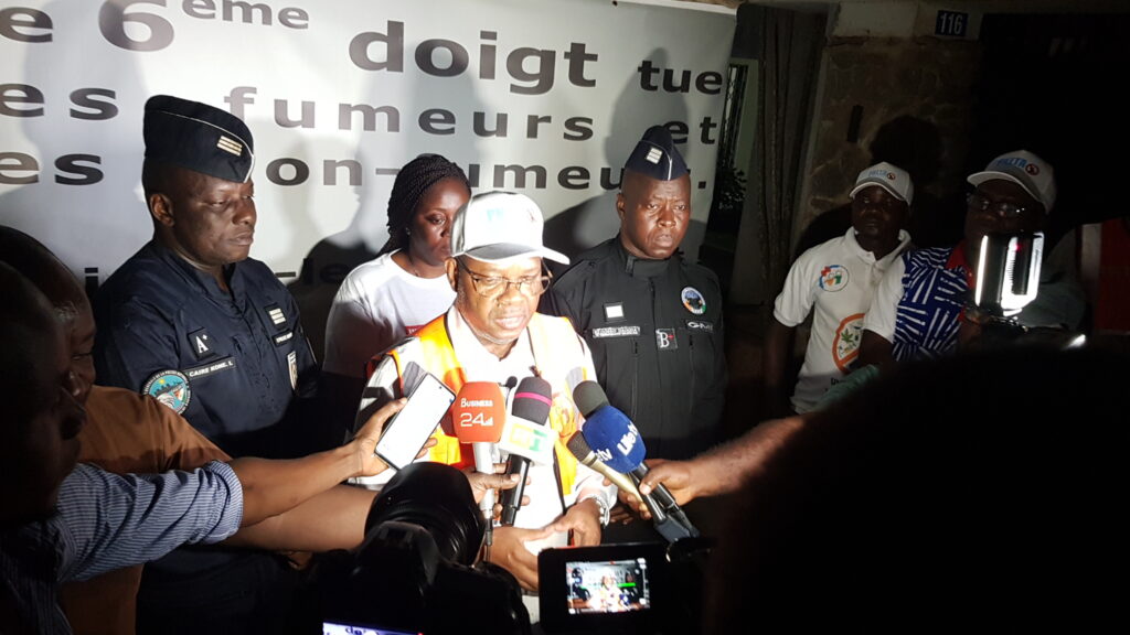 Tabac dans les lieux publics : l’État ivoirien lance une offensive musclée