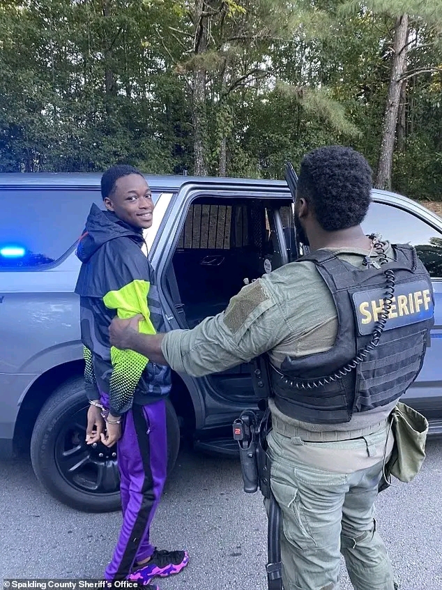 États-Unis: Un adolescent condamné à la perpétuité pour le meurtre d’un jeune de 14 ans en Géorgie.