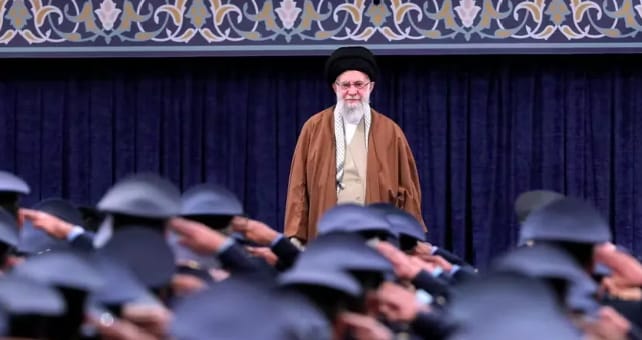 Mort d’Ali Khamenei : l’Iran promet des représailles après une offensive américano-israélienne