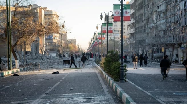 Guerre au Moyen-Orient : Téhéran frappée, plus de 1 300 morts après une semaine d’offensive contre l’Iran