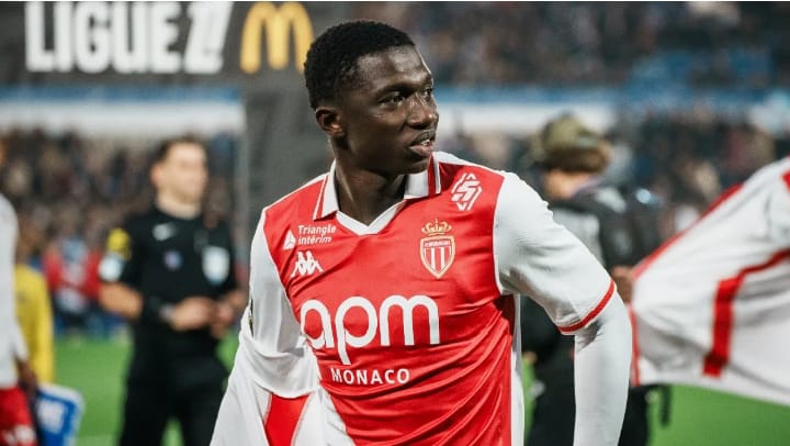 Lamine Camara dans le viseur d’un grand club anglais : un nouveau cap pour l’international sénégalais ?