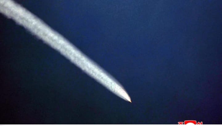 Tensions en mer du Japon : la Corée du Nord lance 10 missiles et relance les discussions autour de Donald Trump