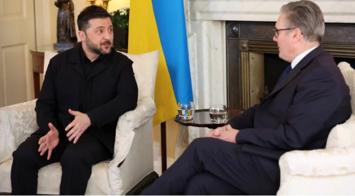 Ukraine : Zelensky à Londres pour sécuriser des défenses clés alors que le Moyen-Orient détourne les ressources